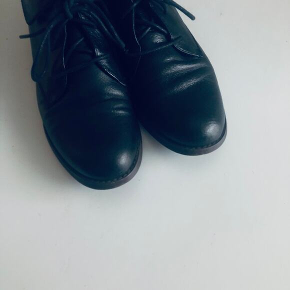 Steve Madden 'Stingrei' Women's 7M Black Leather Lace Up Ankle Boot Fold Over - Picture 9 of 10